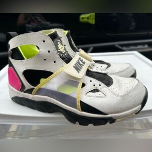 Nike Air Trainer Huarache White Black Laser Fuchsia Volt Mens Size 11